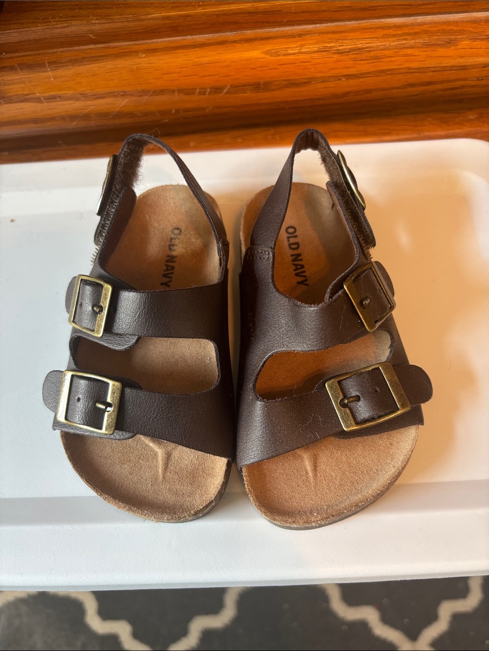 Old Navy Dark Brown Double-Buckle Kids Sandals size 6 NWOT